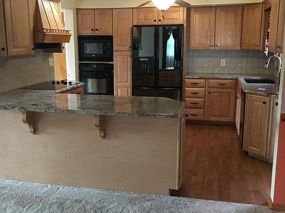 New kitchen. Oak. Lots of great features