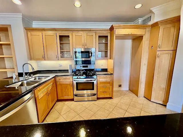 10305 Almayo Ave #301 — Photo 29