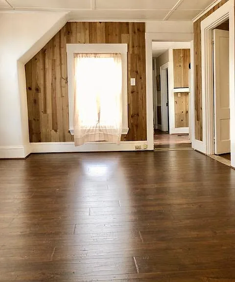 Living Rm looking into kitchen