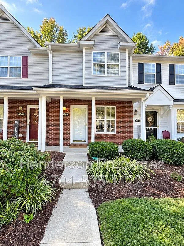 2 bed, 2.5 bath, 1104 sqft, $1,580 — Photo 1
