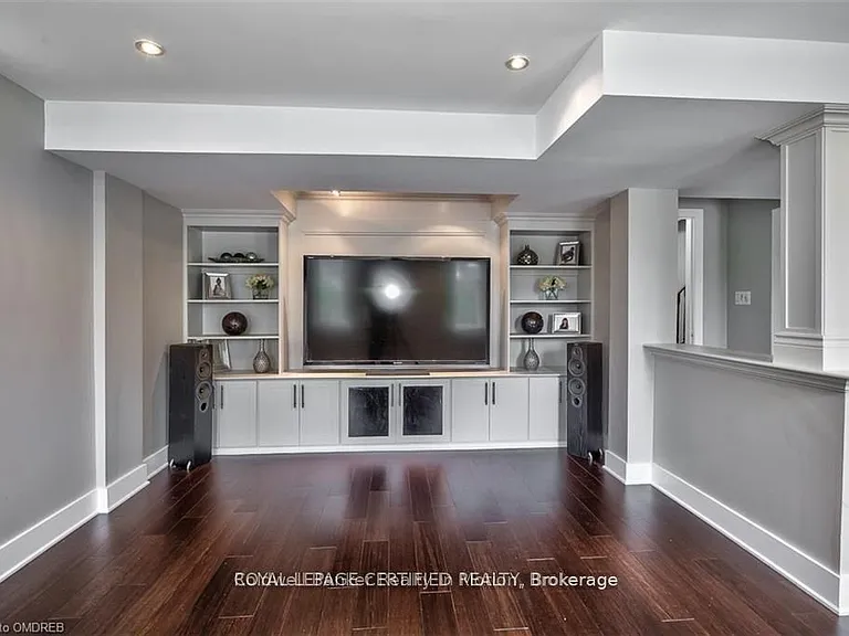 2499 Highmount Cres — Photo 35