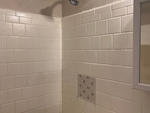 5th image of 5527 Lynwood Rd