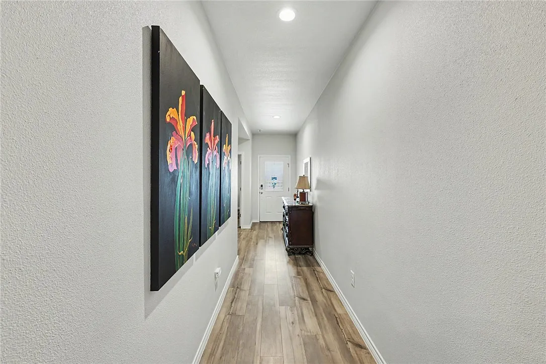 4 bed, 2.5 bath, 1865 sqft, $2,600 — Photo 3