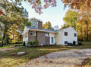 195 Fleetwood Dr, Saunderstown, RI 02874