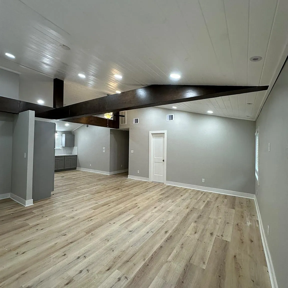 3 bed, 2.0 bath, 1200 sqft, $2,050 — Photo 4