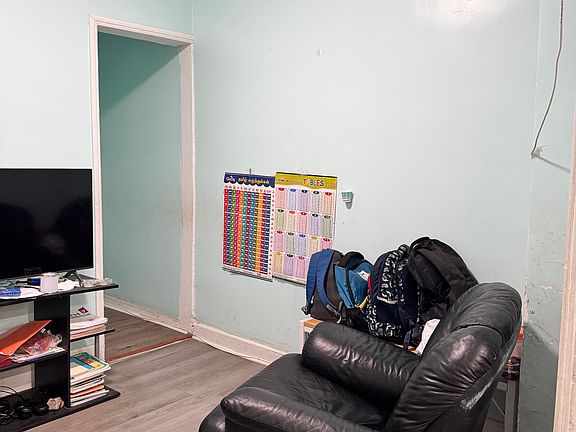 5th image of 51 Wales Ave Floor 1