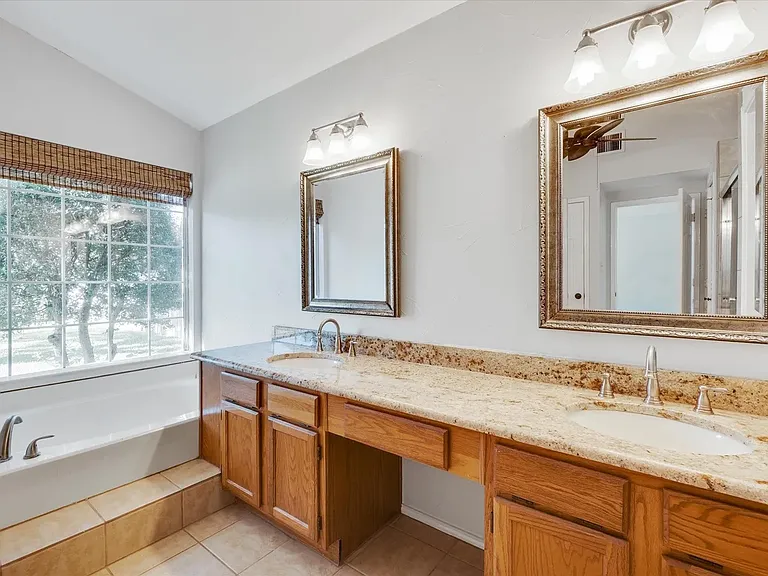 521 Chasewood Dr — Photo 11