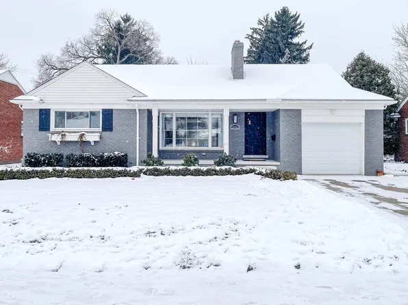 20085 W Ballantyne Ct, Grosse Pointe Woods, MI 48236