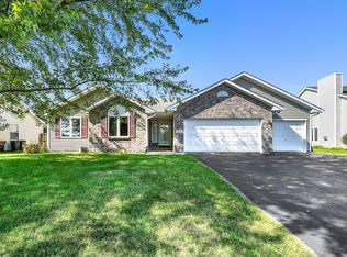 219 Acorn Dr, Poplar Grove, IL 61065