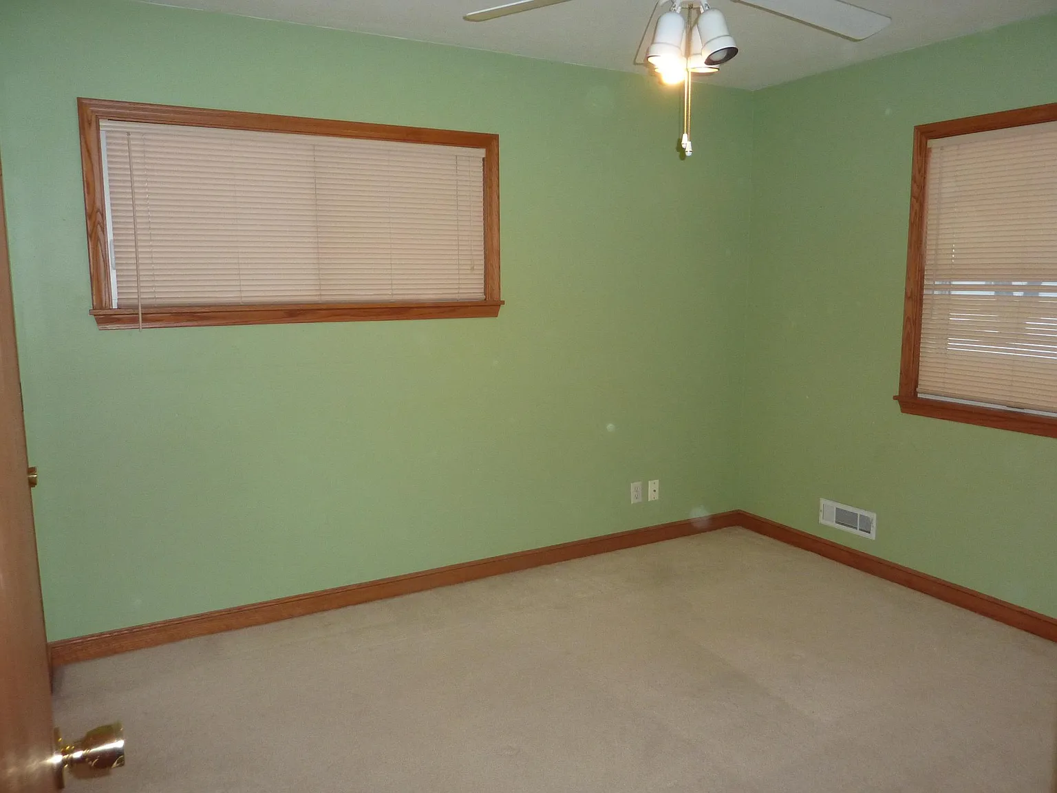 2726 Chippewa Ave — Photo 4