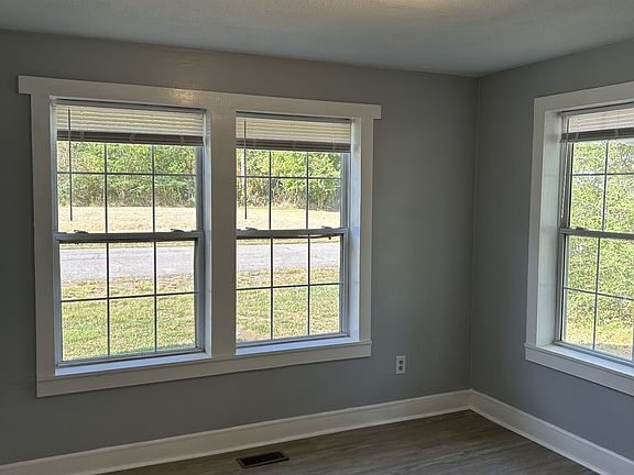 5th image of 95 Front St