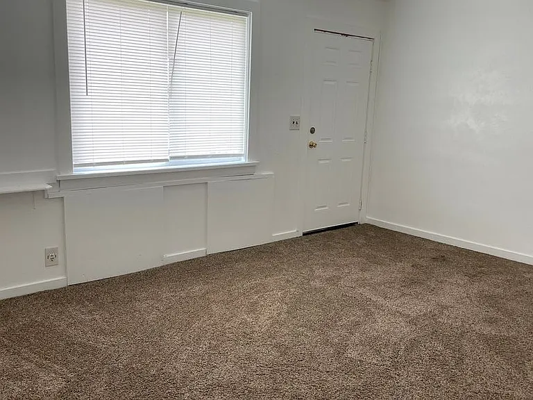 650 Dearborn Ave — Photo 5
