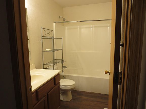 2nd image of 715 W Cottonwood St #B