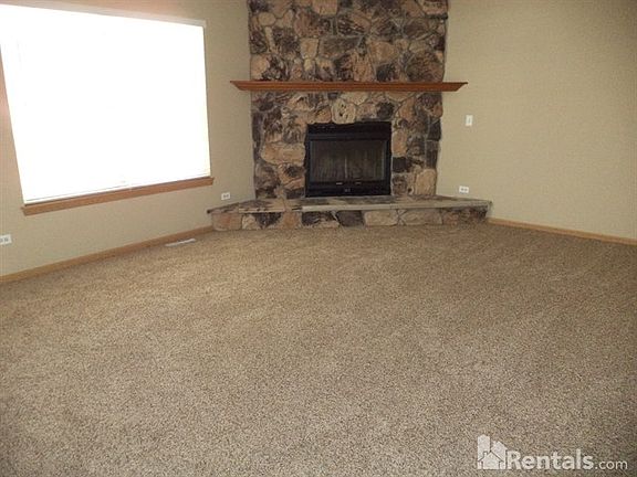 2nd image of 660 W Nippersink Ave