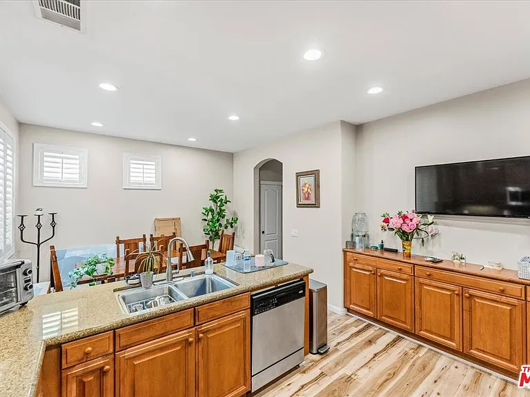 3653 W Medici Ln — Photo 16
