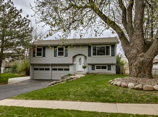 7216 Pine Dr, La Vista, NE 68128