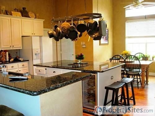 3rd image of 5944 Broadmoor Dr