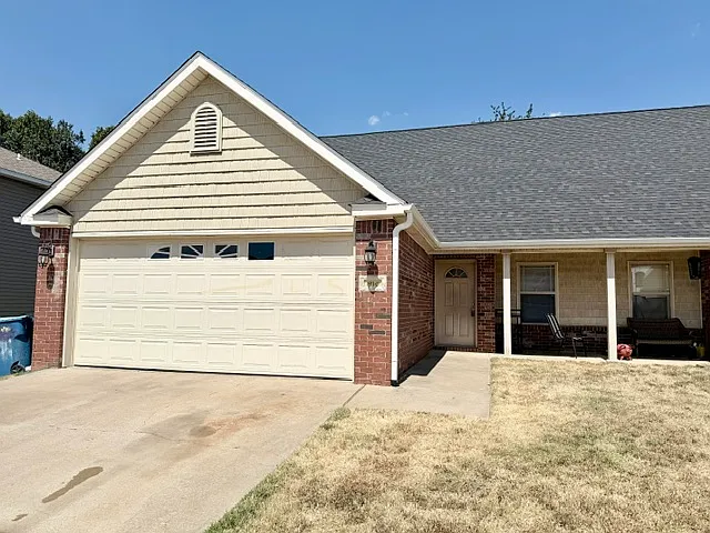 4 bed, 2.5 bath, 1245 sqft, $1,595 — Photo 2