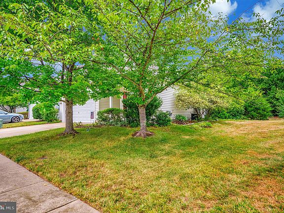 5th image of 211 Smithfield Way