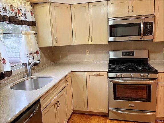 3rd image of 4294 Belmont Dr