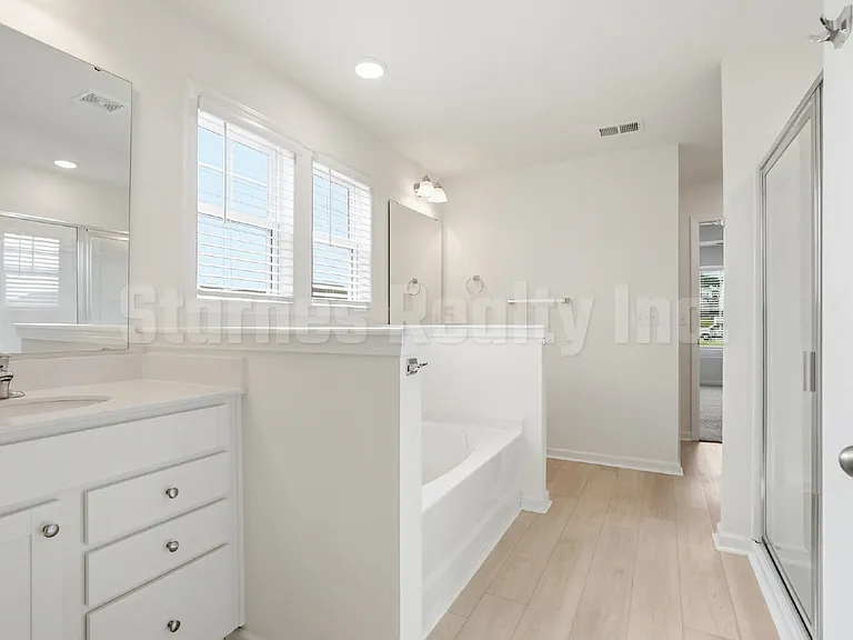 808 Pullman Loop — Photo 34