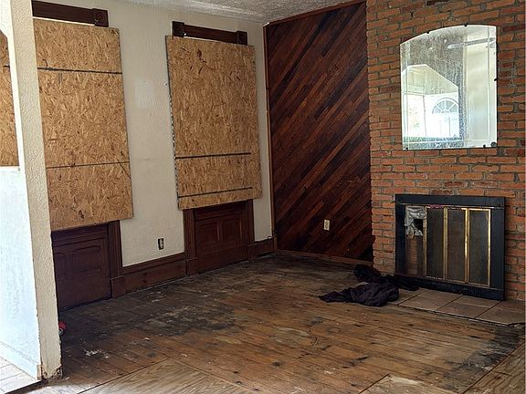2nd image of 926 Eureka St