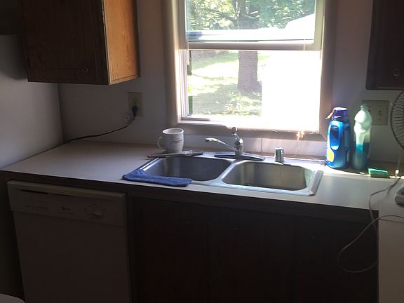 3rd image of 9 Lanai Ln