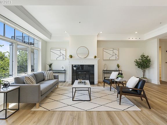 3rd image of 707 N Hayden Island Dr Unit 327