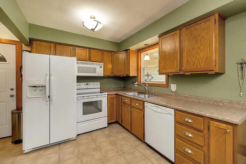 4 bed, 1003 sqft, $1,800 — Photo 3