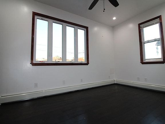 2nd image of 186 Avenue V #2