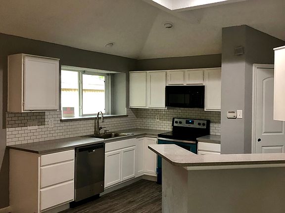 2nd image of 407 Kalmia Dr
