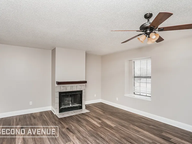 2725 Stillwater Dr — Photo 7