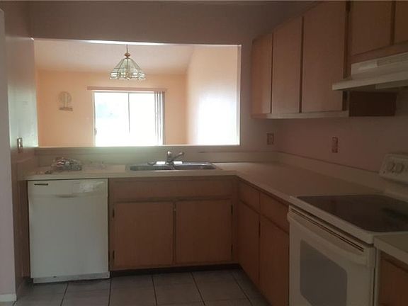 3rd image of 219 Hill St #219