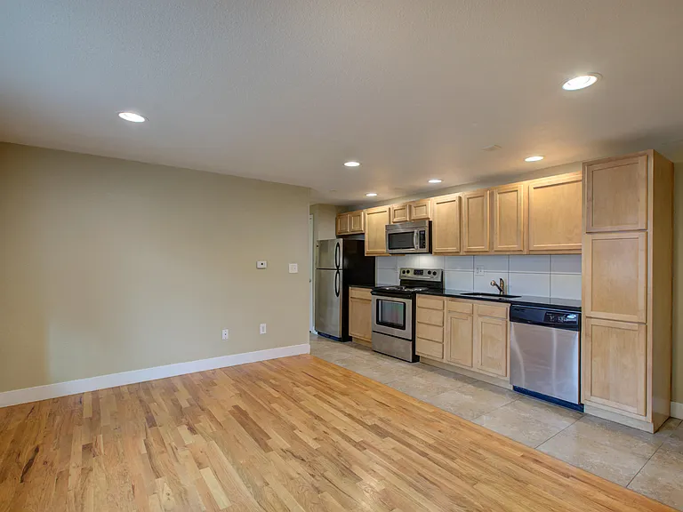 Lofts @ 1418 — Photo 20