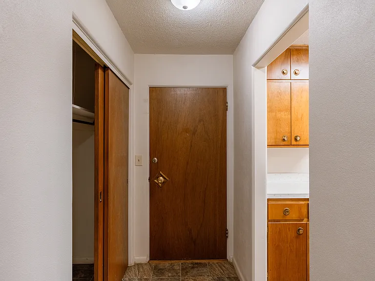 Fargo, ND Woodland Apartments | Entry