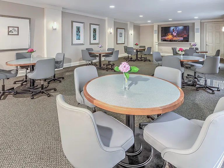 Ashley Park Apartments — Photo 14