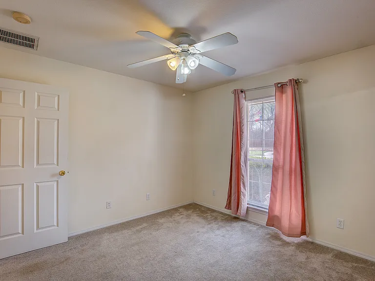 4804 Edgewater Dr — Photo 31