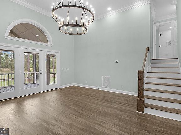 2nd image of 1079 Mayflower Rd NE