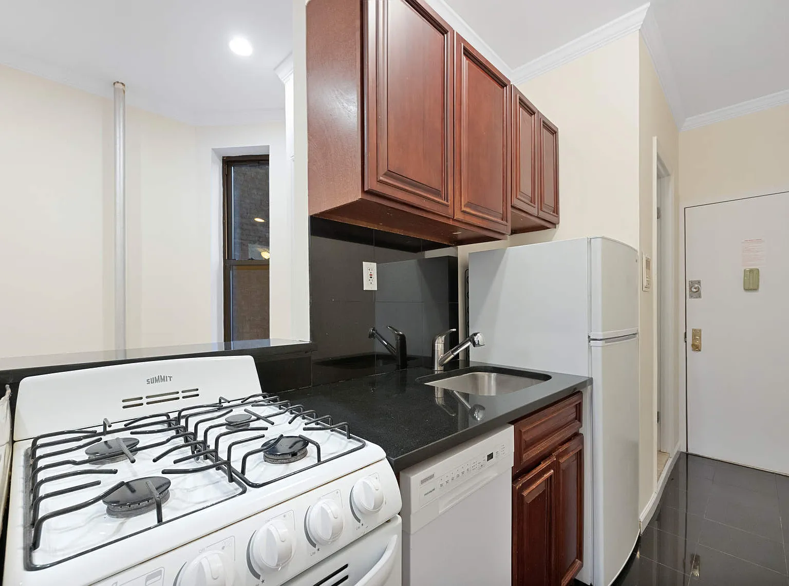 370 Columbus Avenue — Photo 4