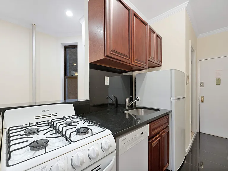 370 Columbus Ave #3K — Photo 3