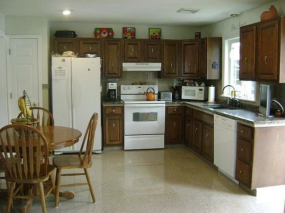 Bright Eat In Kitchen