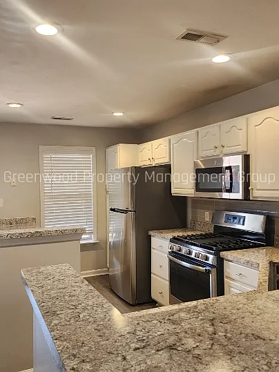 19 Cambridge Oak Cir — Photo 5
