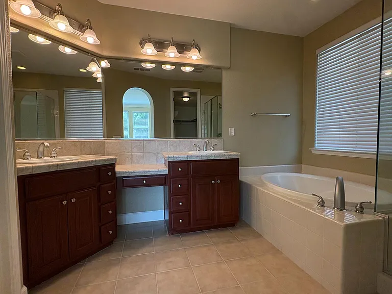1105 N Perry Ave — Photo 31