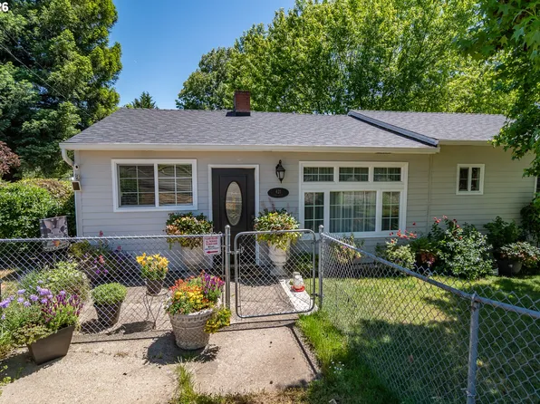 421 NW Cary St, Winston, OR 97496