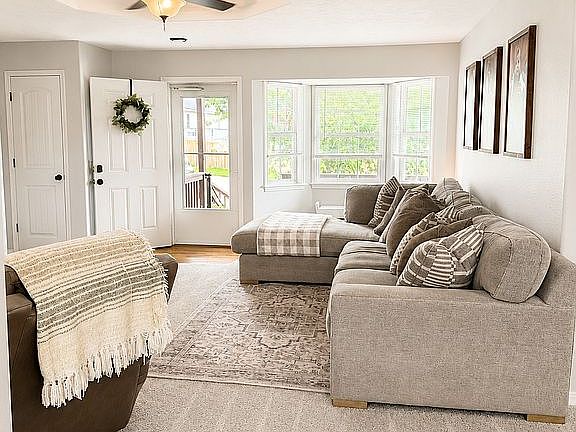 2nd image of 203 Paradise Heights Dr