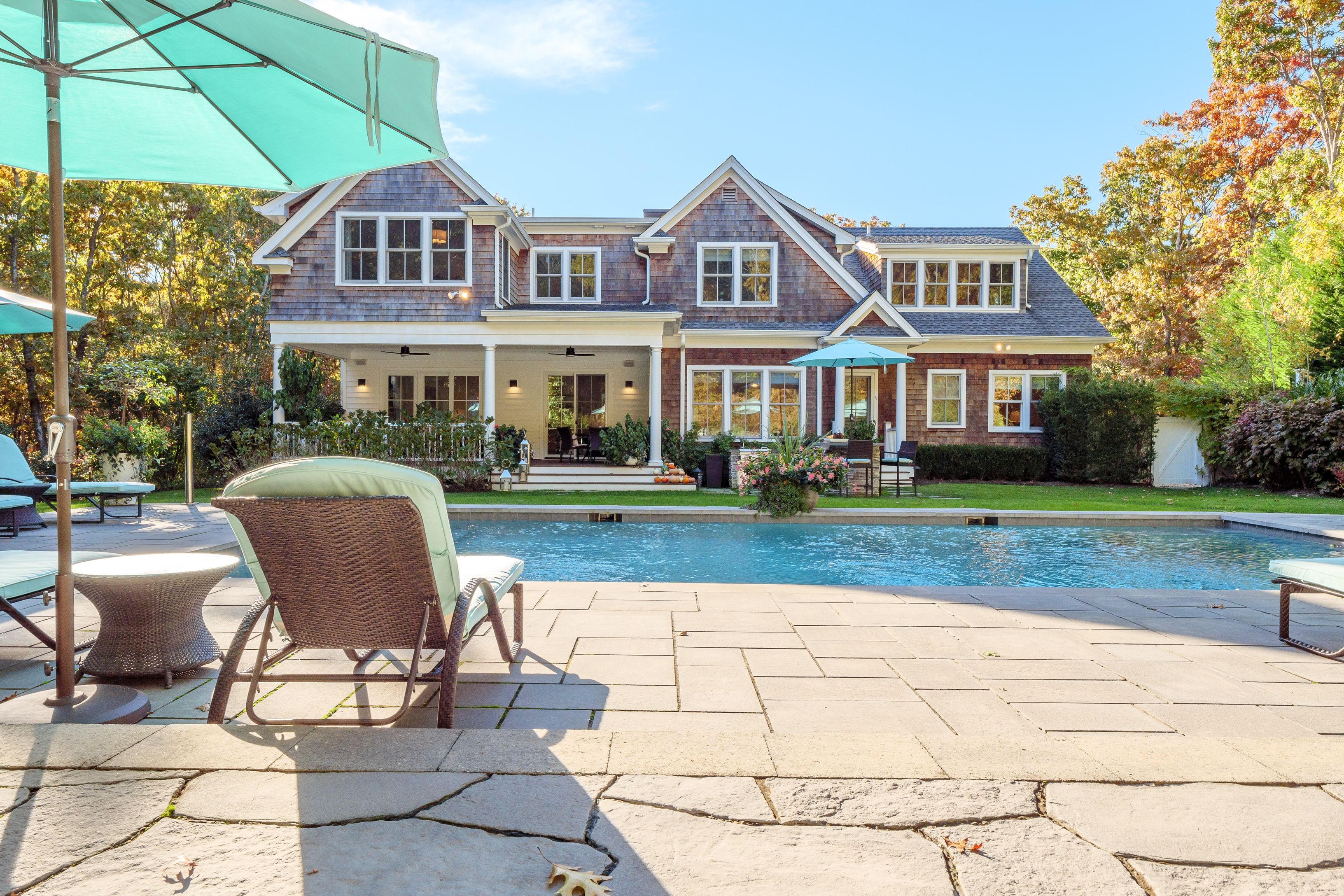 24 Cove Neck Ln, Southampton, NY 11968 Out East