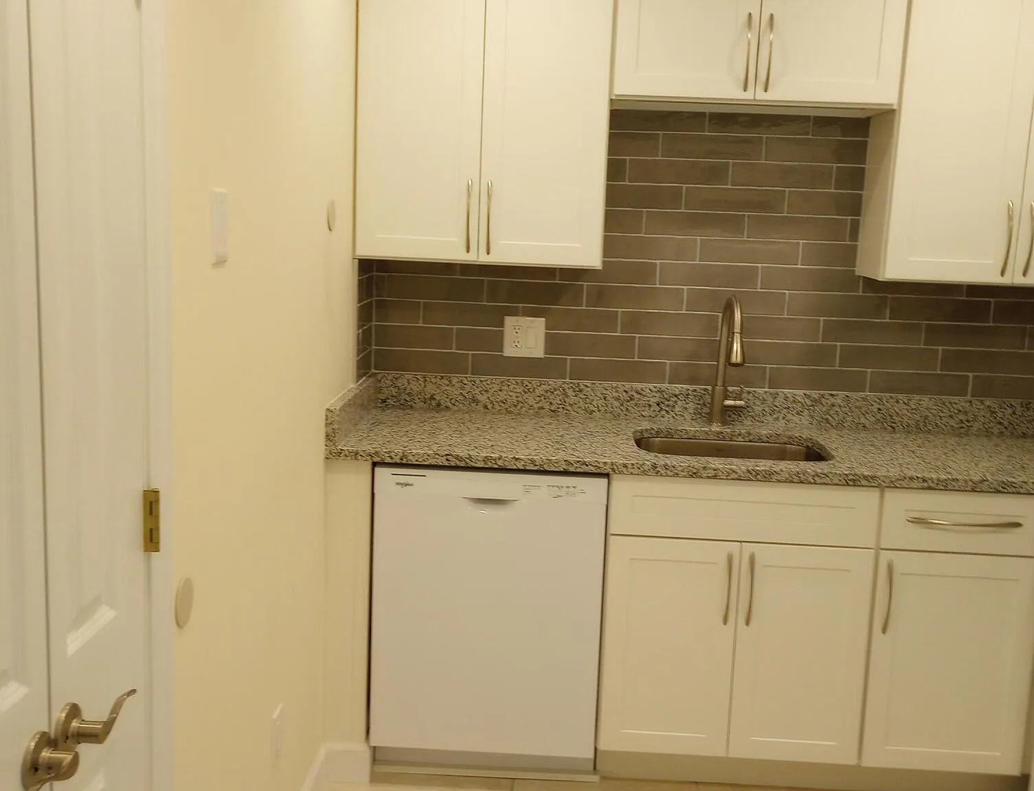 2 bed, 2.0 bath, 875 sqft, $1,770 — Photo 4