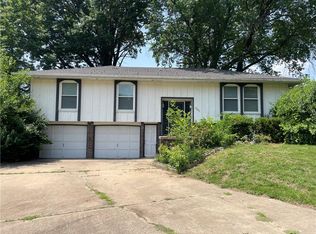 7220 N Highland Ave, Gladstone, MO 64118