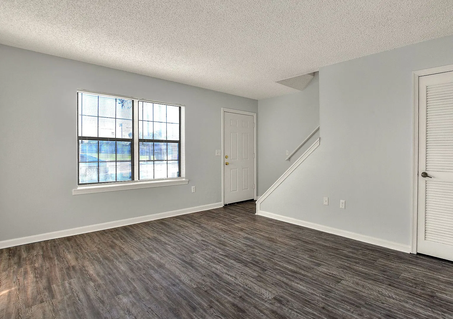 Two-Bedroom Townhouse with Views of County Park — Photo 4