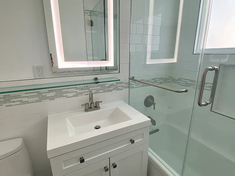 1319 Havenhurst Dr #12 — Photo 11